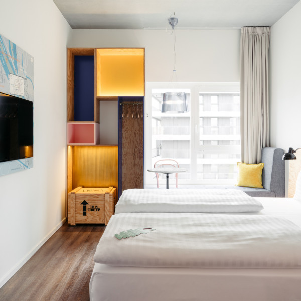 Bright Smart Street room with large window at Hotel Schani Wien 